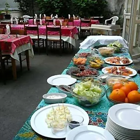 Hotel Calvaire 2*